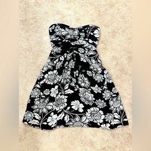 Band of gypsies short strapless floral dress, black and white, size small